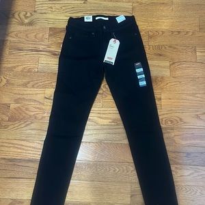 Women’s Levi Skinny Jeans